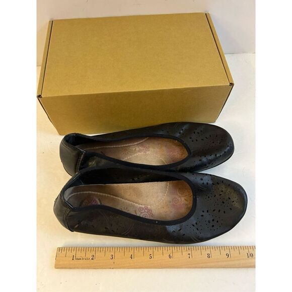 Earth origins black flats size 9 faux leather eyelet used - Picture 5 of 5